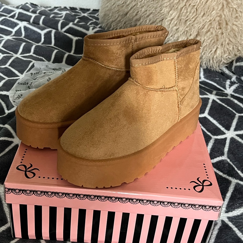 NEW!! Pazzle Tan Suede Women's Platform Boots